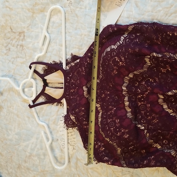 Francesca's dress, NWT, XS, high neck, bare shoulders, lacey maroon color - Picture 13 of 15